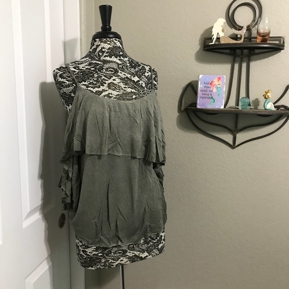 ⭐️ 3 for $20 Last One 🎉Off Shoulder Ruffle Top - Picture 4 of 5
